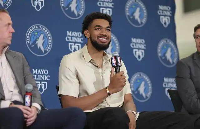 唐斯：得到戈贝尔不夺冠就是失败 我们前途无限